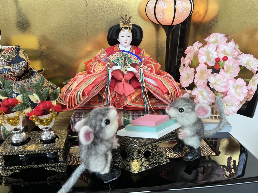 ひな人形とネズミ \u2013 かりか寿し