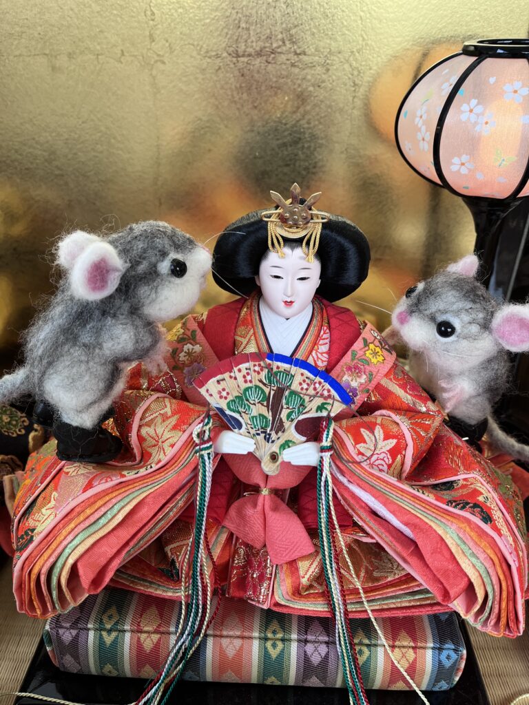 ひな人形とネズミ \u2013 かりか寿し